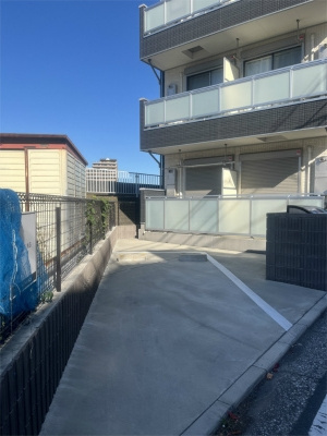リバーサイド・鶴見の駐車場