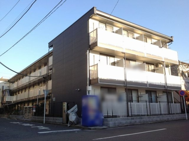 レオパレスプランドール鶴見の外観
