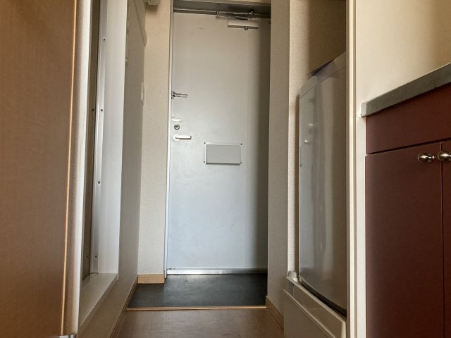レオパレスプランドール鶴見の玄関
