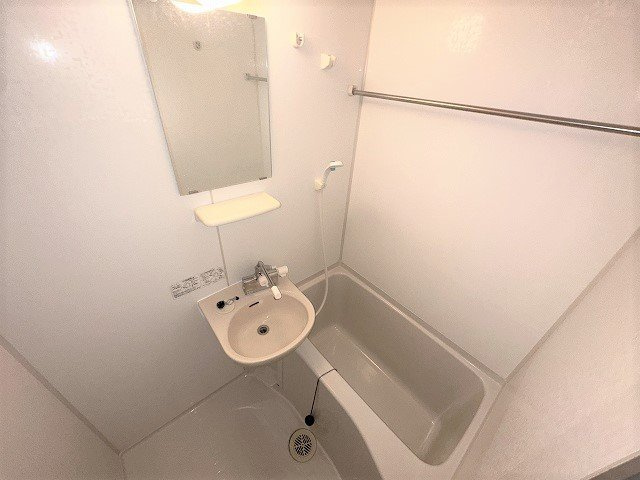 レオパレスプランドール鶴見の浴室