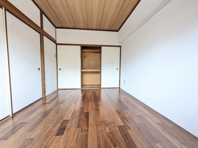★容量たっぷりの収納付き居室★