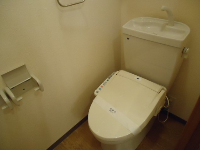 アヴェニール　弐番館のトイレ|シャワー付トイレ