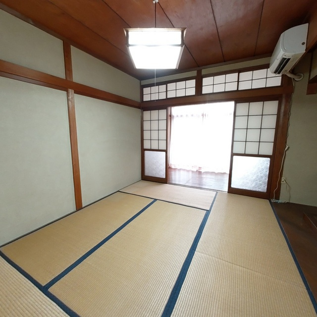 岐阜市上尻毛八幡の一戸建ての居間・リビング|1階北和室