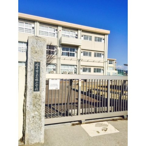 岐阜市上尻毛八幡の一戸建ての周辺|七郷小学校