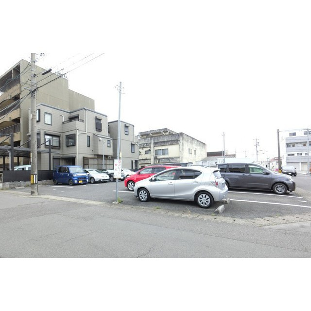 茜部新所1丁目256番駐車場の駐車場
