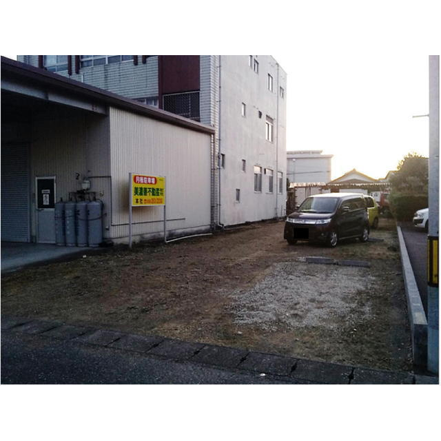 岐阜市鏡島精華１丁目の駐車場の外観