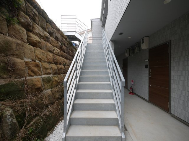 Vistafive峰坂のエントランス