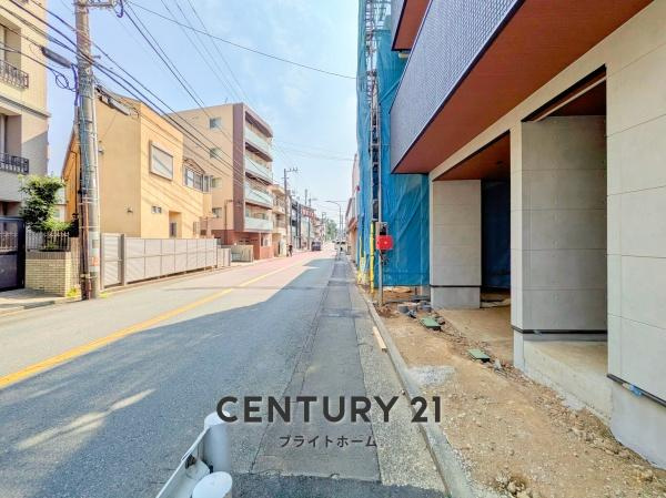 横浜市港北区篠原東１丁目の新築一戸建の前面道路含む現地写真|現在建築中の為、同仕様物件のご案内をさせて頂きます。
お車でご自宅まで送迎承ります。