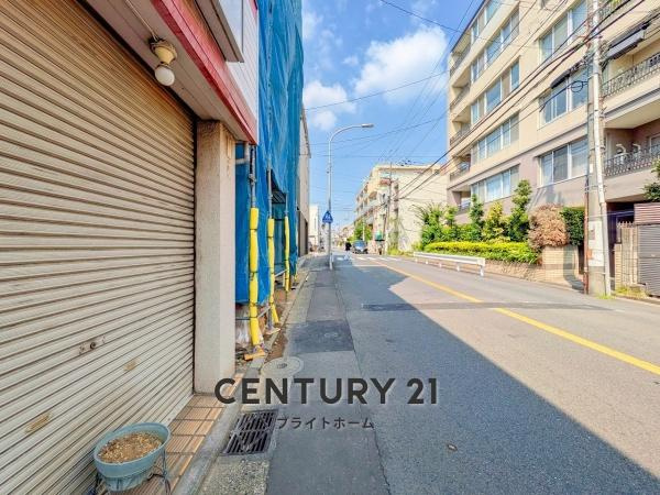 横浜市港北区篠原東１丁目の新築一戸建の前面道路含む現地写真|駅までは平坦アプローチです。お気軽にお問い合わせください。