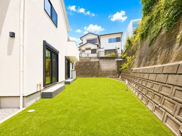 横浜市港北区高田西５丁目の新築一戸建の庭|お庭もついています！
家庭菜園や、お子様のプールなど、使い方は様々です！
