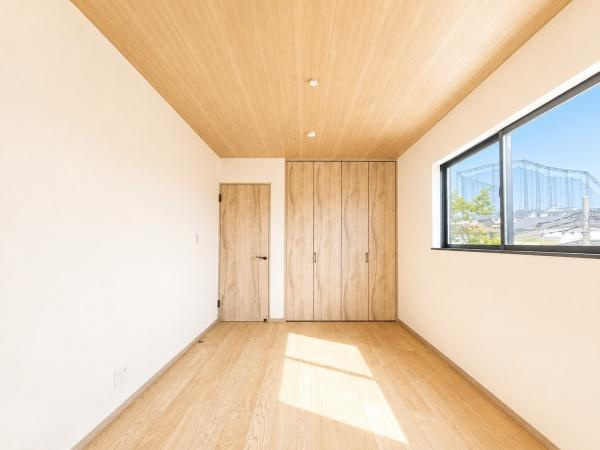 横浜市港北区高田西５丁目の新築一戸建の洋室|クローゼットもあるので収納にも困りません！
荷物が多い方にも安心です。