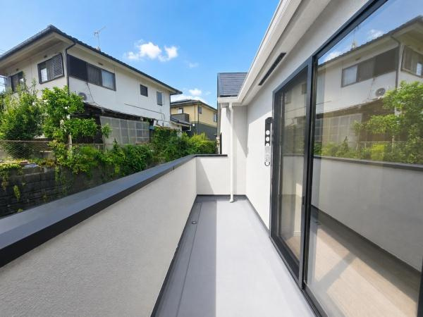 横浜市港北区高田西５丁目の新築一戸建のバルコニー|陽当り良好のバルコニー！
風通しもよく気持ちいいです