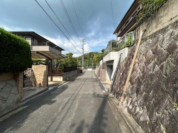 【前面道路含む現地写真】