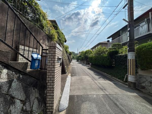 【前面道路含む現地写真】