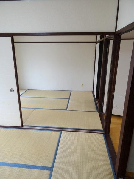 シャトーナカタの和室|★繋げるととっても広いですよ★