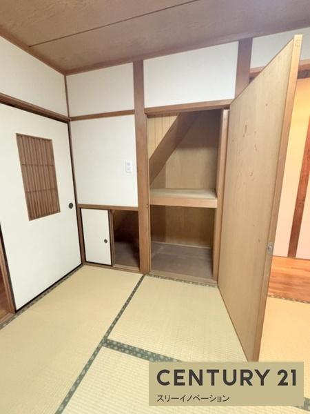 南恩加島6丁目貸家の収納