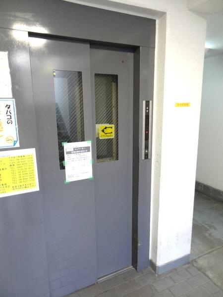 大阪市大正区三軒家東１丁目の賃貸マンションのエントランス|★楽々エレベーター★