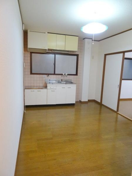 ジェイグラン千島（旧滝ハイツ千島）の居間・リビング|★明るいお部屋★