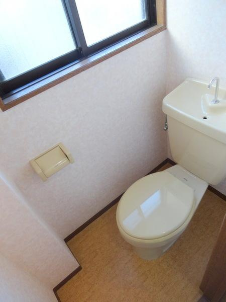 ジェイグラン千島（旧滝ハイツ千島）のトイレ|★窓で明るいトイレ★