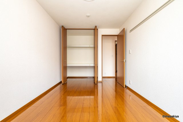 クレアール朝陽の洋室