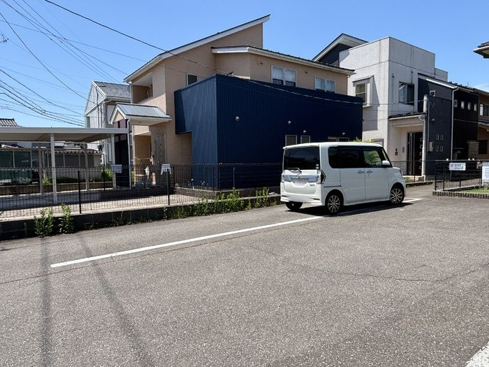 福井狐橋０戸建D-rooomの駐車場