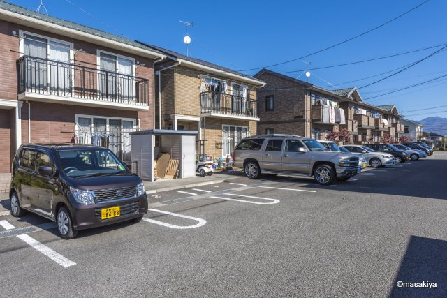 シェリール朝陽の駐車場