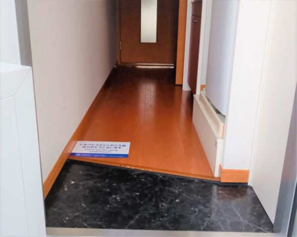 レオパレス希林館の玄関