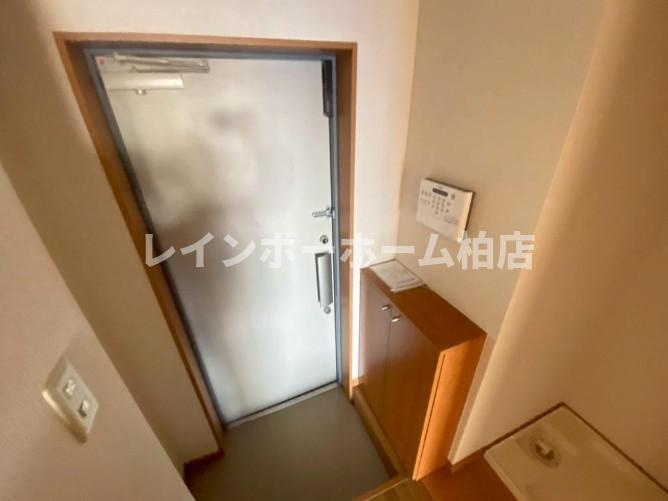 特典：仲介手数料が無料です!!の玄関|収納もある玄関です