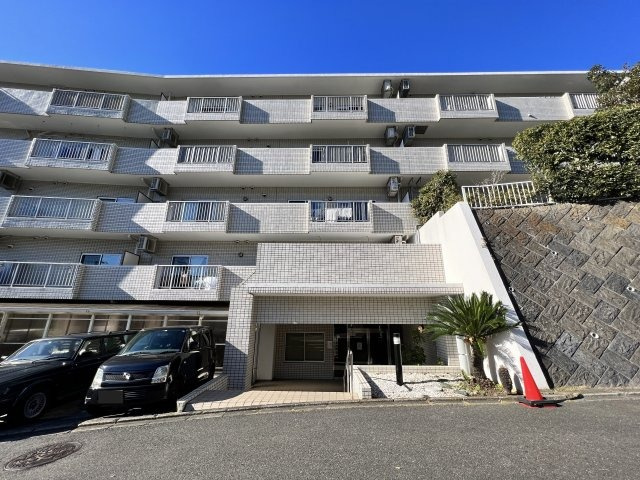 海まで6分！緑溢れる好立地　葉山グリーンプラザ4階の画像