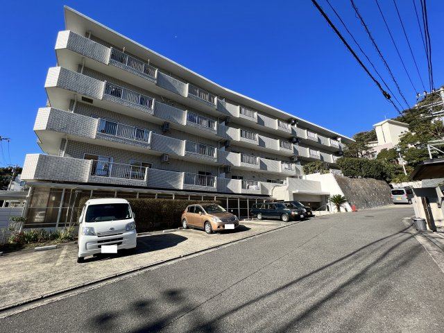 海まで6分！緑溢れる好立地　葉山グリーンプラザ4階の外観|外観