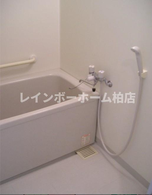 仲介手数料（賃料の1.10ヵ月）の50％OFF対象物件！の浴室|別部屋。参考写真。