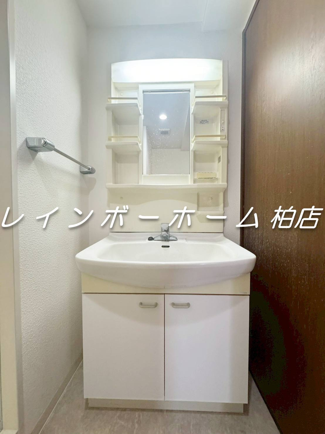 仲介手数料（賃料の1.10ヵ月）の50％OFF対象物件！の洗面所|別部屋。参考写真。