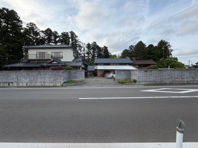 【前面道路含む現地写真】 | 相馬郡新地町谷地小屋字新地　庭付き　7SLDK