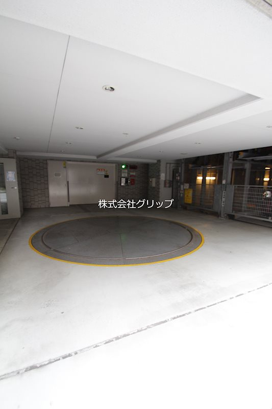 グランド・ガーラ横濱万世町の駐車場