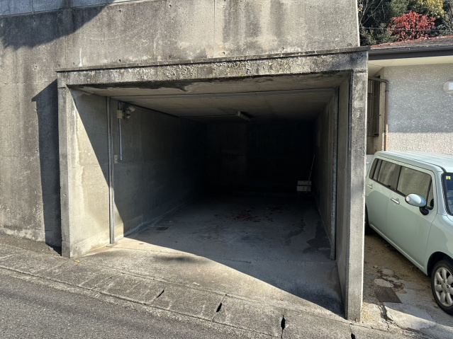 【駐車場】