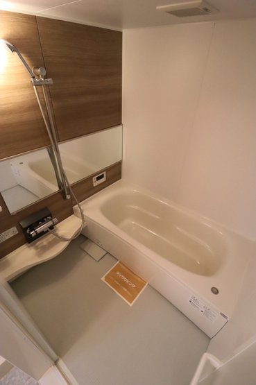 【浴室】 | ドルチェ洲崎 | 別のお部屋のお写真になります。