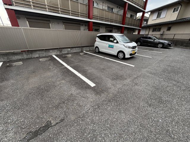 エクシードきよしが丘の駐車場
