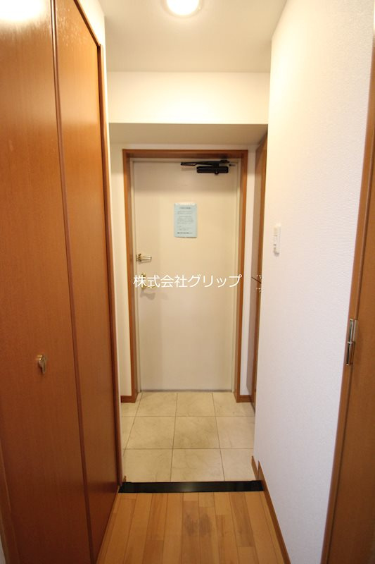 横浜市中区伊勢佐木町７丁目の賃貸マンションの玄関