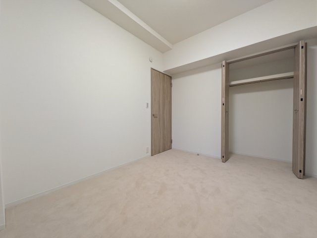 竹の塚パークホームズの洋室|ほかの部屋同様収納がついております！