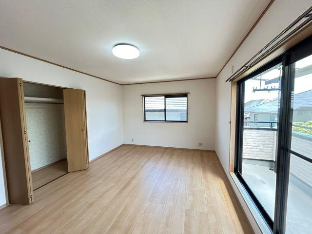 潮見台1丁目　中古戸建　（リフォーム済）の洋室|2F　12.0帖