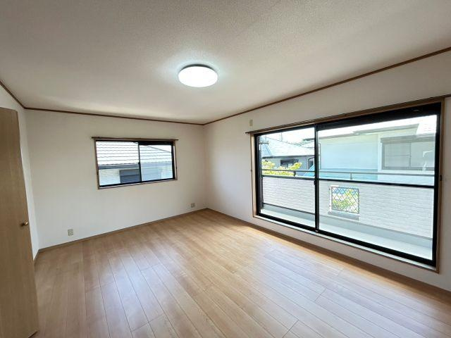 潮見台1丁目　中古戸建　（リフォーム済）の洋室|2F　12.0帖