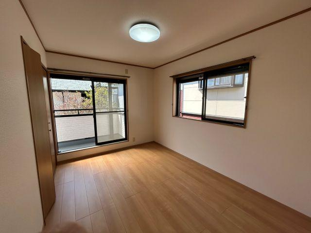 潮見台1丁目　中古戸建　（リフォーム済）の洋室|2F　6.0帖+バルコニー