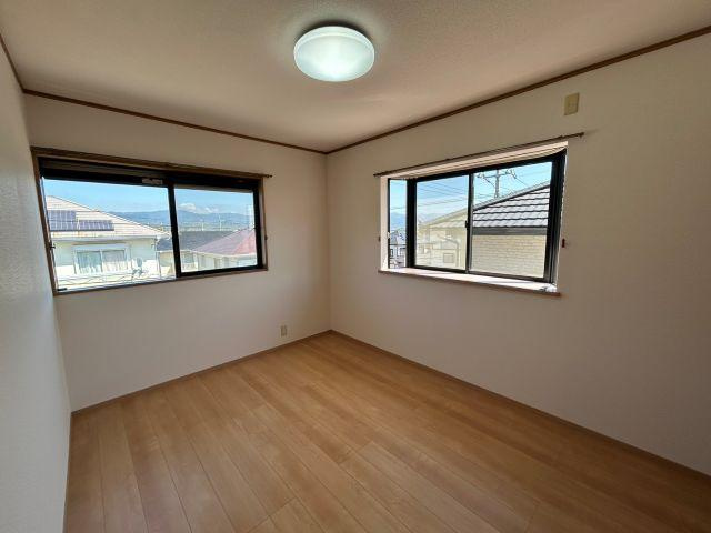 潮見台1丁目　中古戸建　（リフォーム済）の洋室|2F　6.0帖