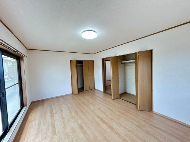潮見台1丁目　中古戸建　（リフォーム済）の洋室|2F　12.0帖