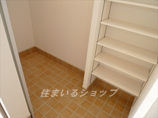 ユニベールＢの設備|広い玄関収納