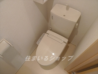 ユニベールＢのトイレ|シャワートイレ・収納あり