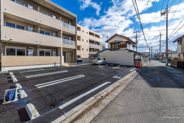 ラフレシールの駐車場