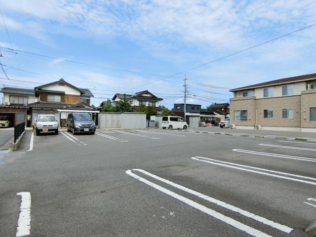 モンリーブル　Ⅲの駐車場
