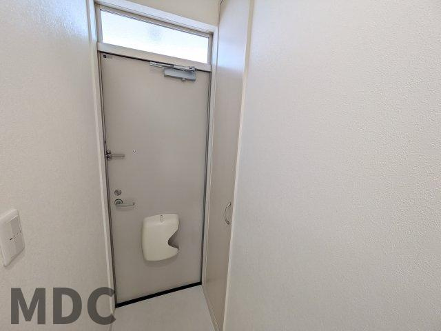 アールハイツ松茂Bの玄関