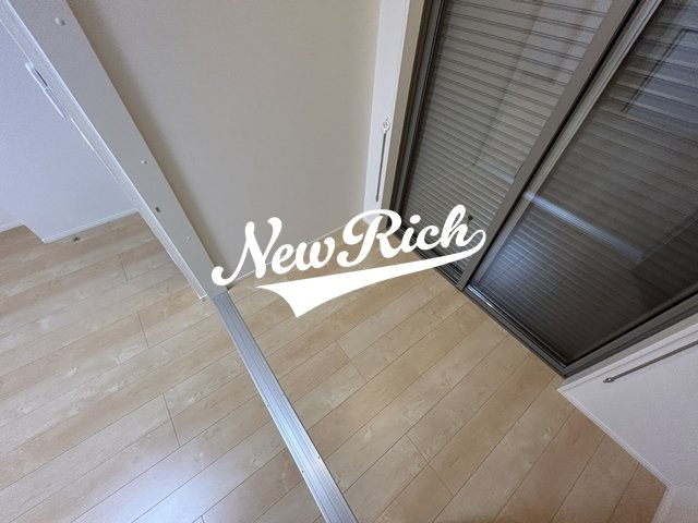 伊勢崎市茂呂町２丁目のアパートのバルコニー